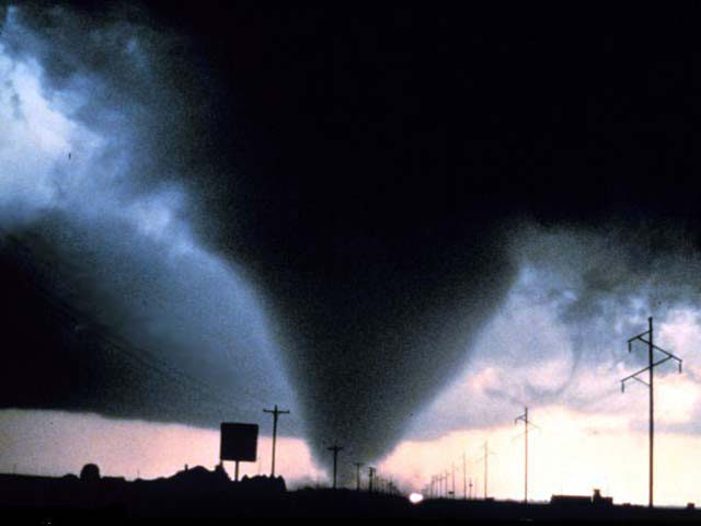 long in an average year 1000 tornadoes are reported nationwide