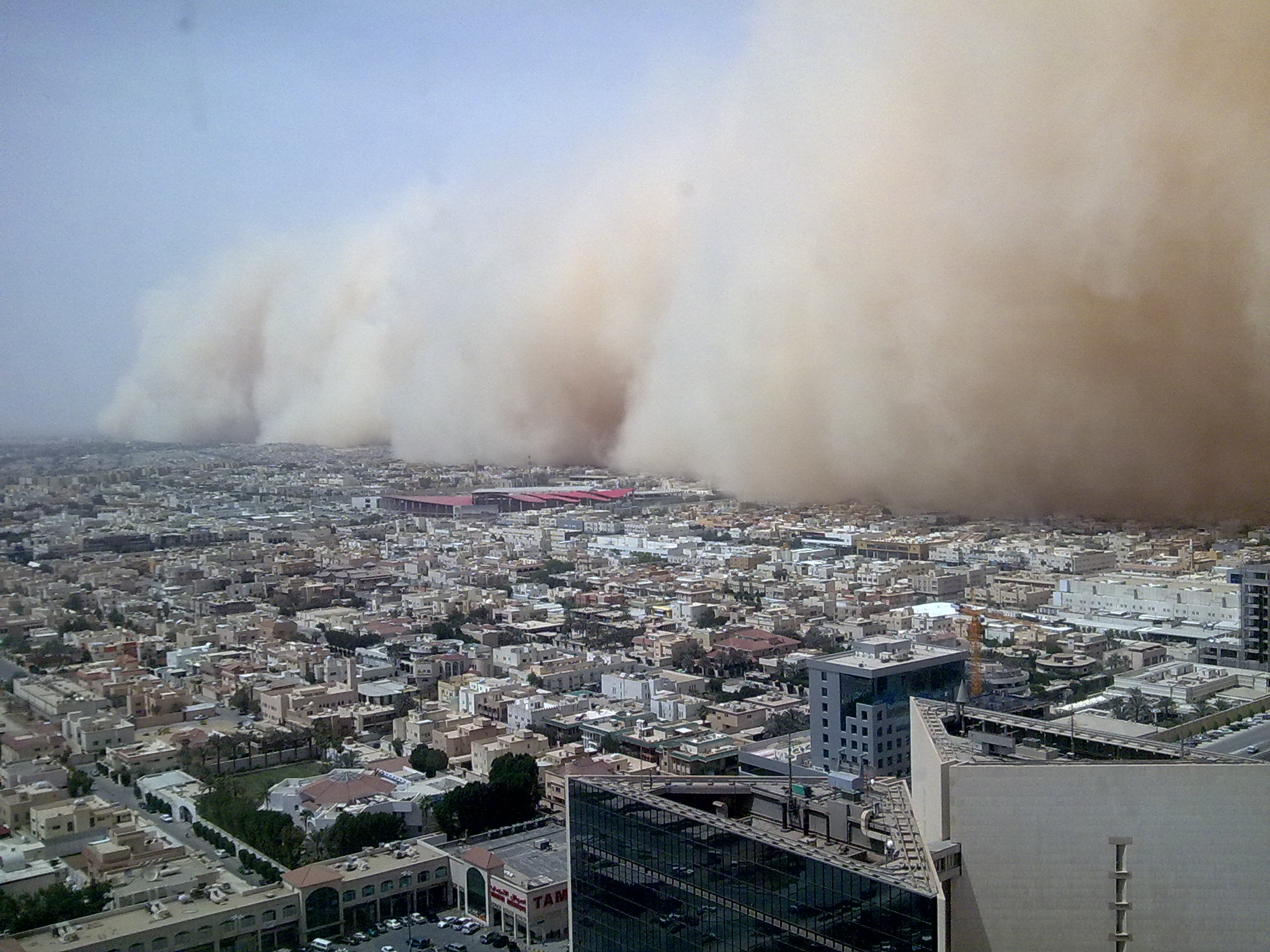 What causes a sandstorm?