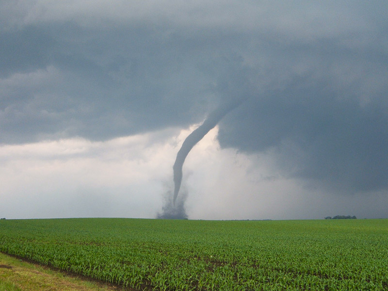 How long does it take a tornado to form and touch the ground?